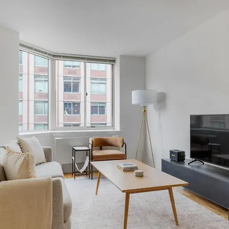 Ues Studio W Elevator Doorman Nr Central Park Nyc-1039